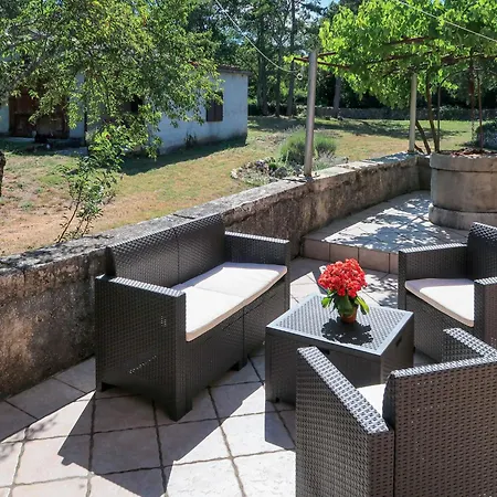 Holiday home Nino - Lbn305 By Interhome