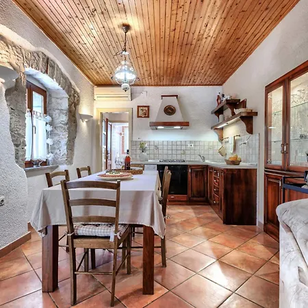 Holiday home Nino - Lbn305 By Interhome